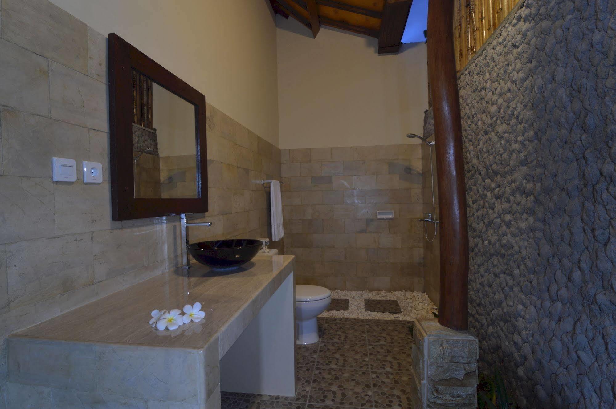 Shu Villa Lombok Kuta  Exterior photo