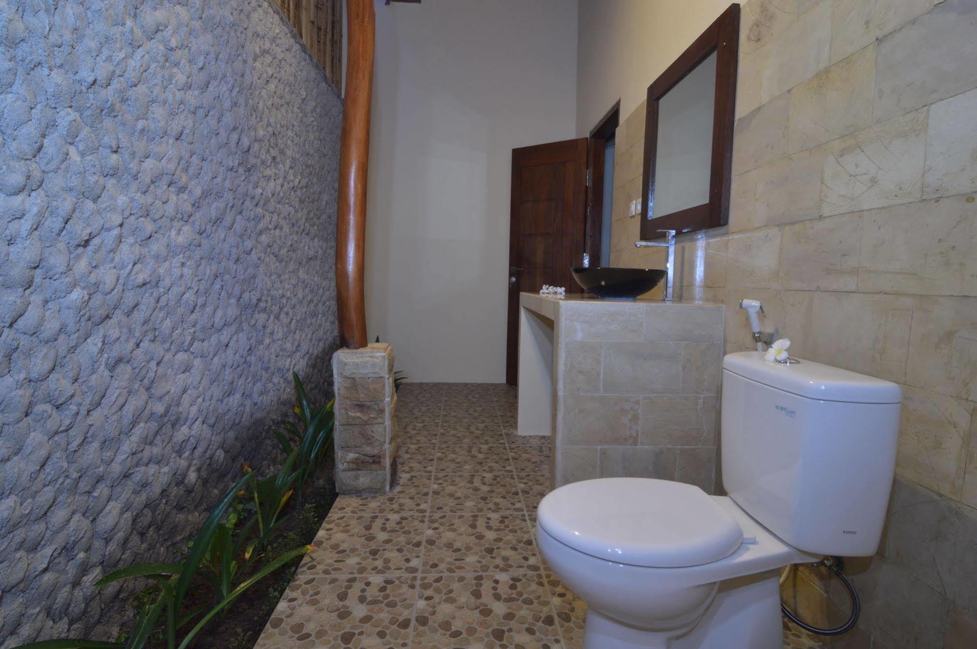 Shu Villa Lombok Kuta  Exterior photo